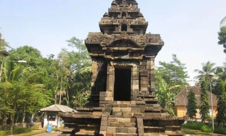 Petualangan Menjelajah Candi Kuno: Belajar Sejarah Sambil Hiking di Destinasi Edukasi Paling Eksotis di Soloraya!