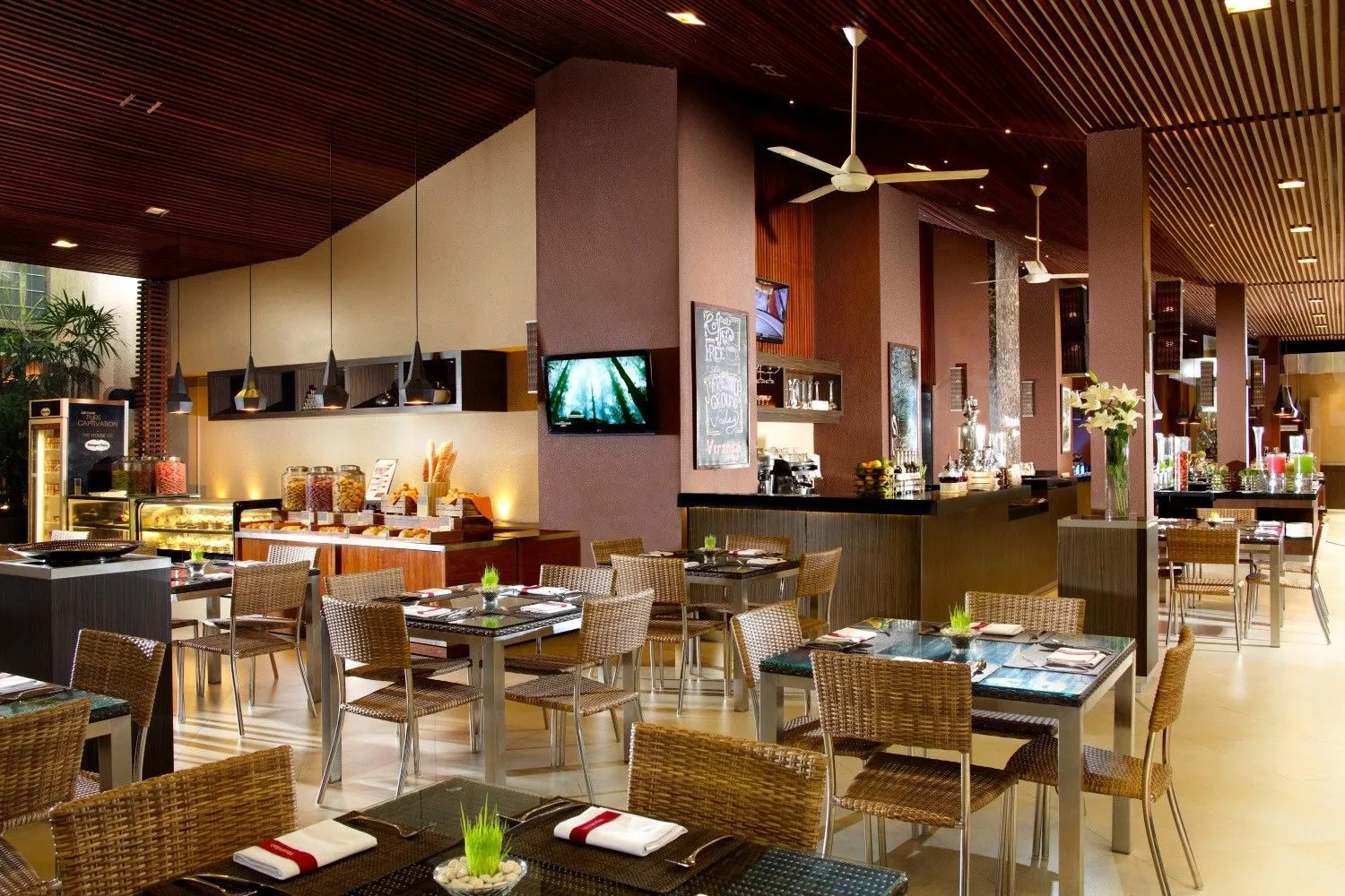 Sensasi Makan Sambil Healing: 7 Restoran Tawangmangu dengan Pemandangan Alam Menawan!