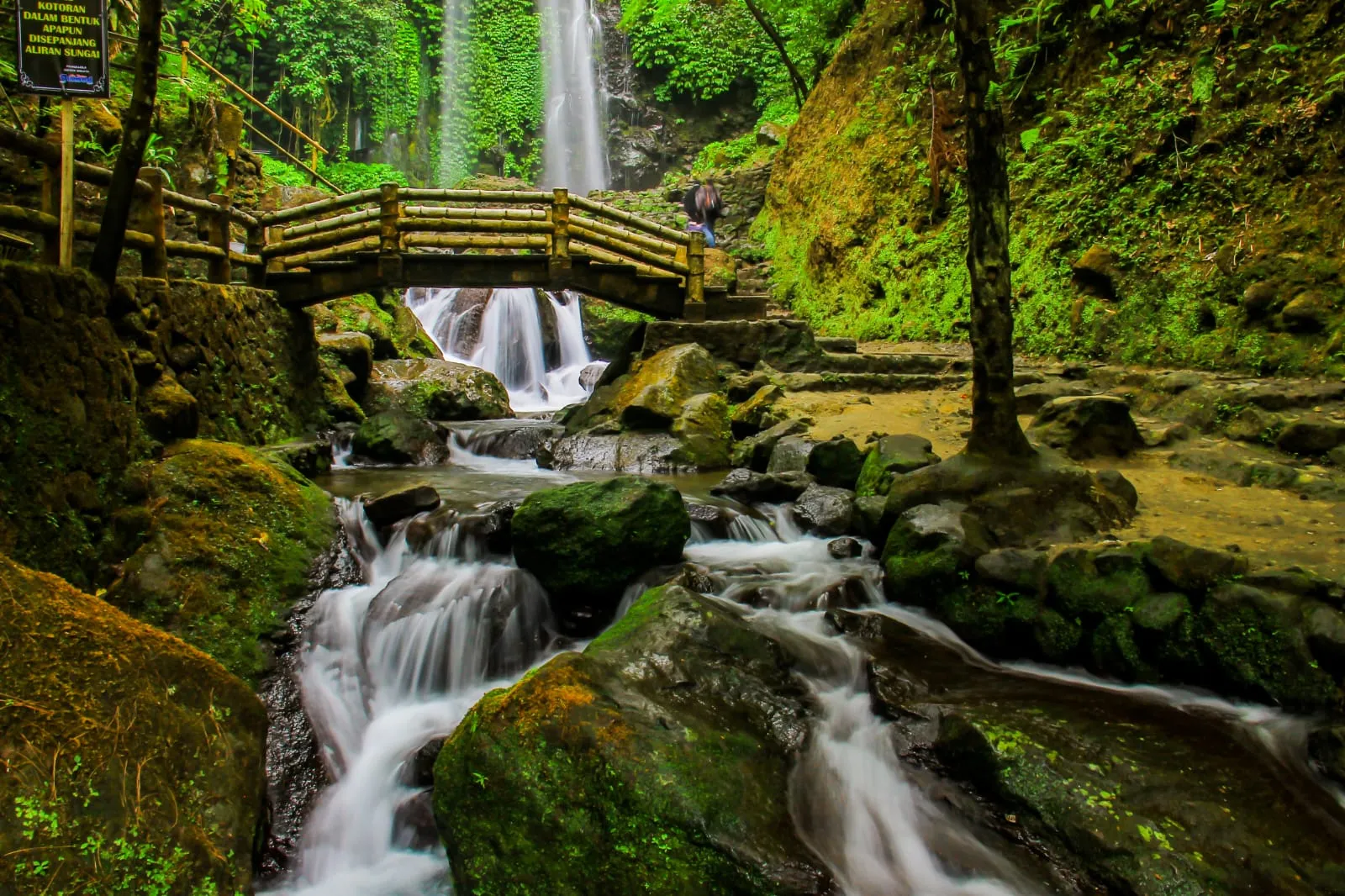 Ritual Pembersihan Diri Hingga Pencarian Jodoh? Mengungkap Tradisi Unik di Sumber Air Keramat Karanganyar
