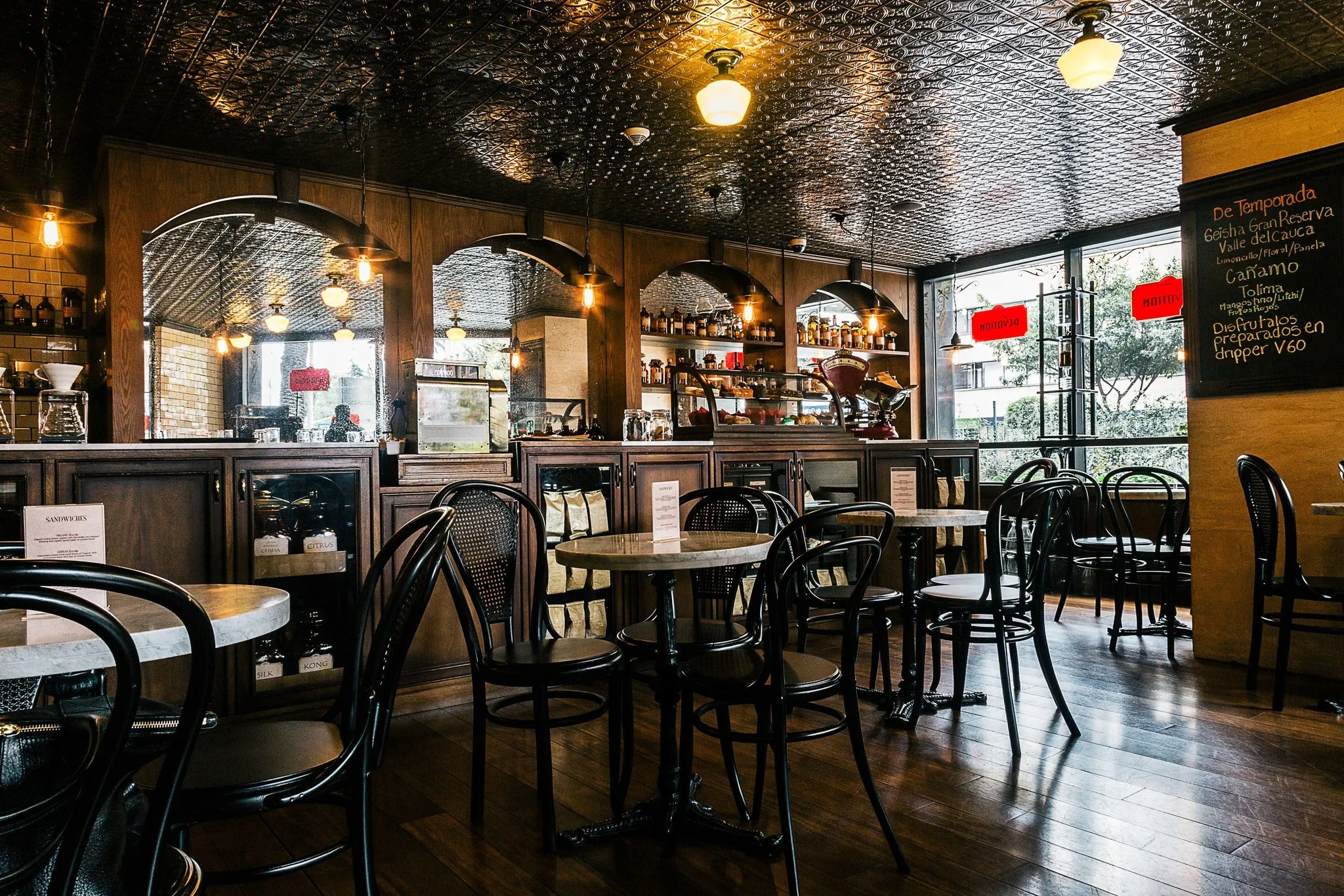 Spot Instagramable! 8 Cafe Hits Tawangmangu Buat Nongkrong Asyik dan Foto Cantik!