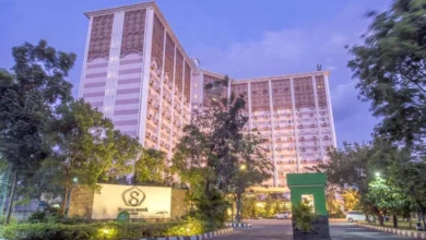 Hotel Syariah vs. Konvensional di Solo: Mana yang Lebih Cocok untuk Anda? Bongkar Mitosnya!