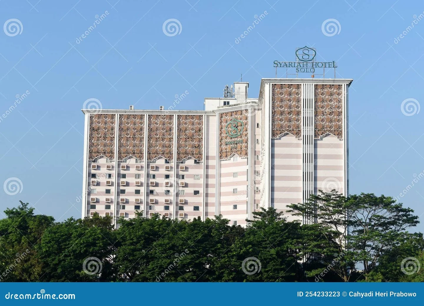 Liburan Halal di Solo? Ini Dia Panduan Lengkap Wisata Religi dan Hotel Syariah Terbaik!