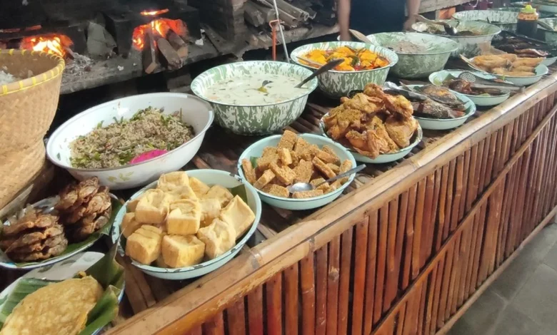 Nikmati Kelezatan Sunda Asli! 5 Restoran Masakan Tradisional Dekat Wisata Kamuning yang Bikin Lidah Bergoyang!