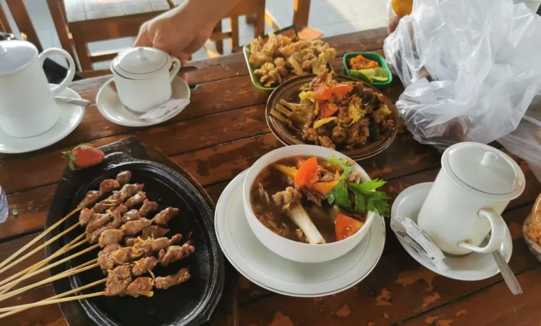 Rahasia di Balik Kelezatan "Sate Legendaris Tawangmangu": Mengapa Selalu Ramai dan Bikin Nagih?