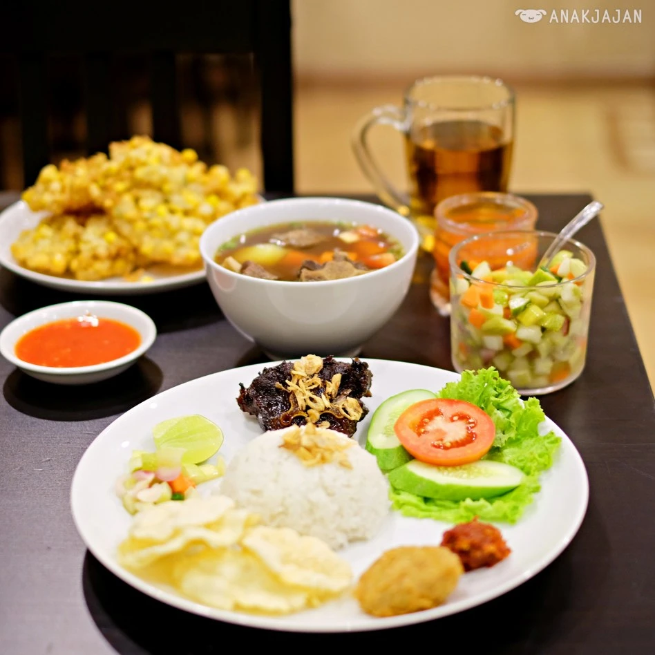 Setelah Seru-seruan di Kamuning, Jangan Lewatkan 7 Destinasi Kuliner Ini, Rasanya Bikin Nagih!