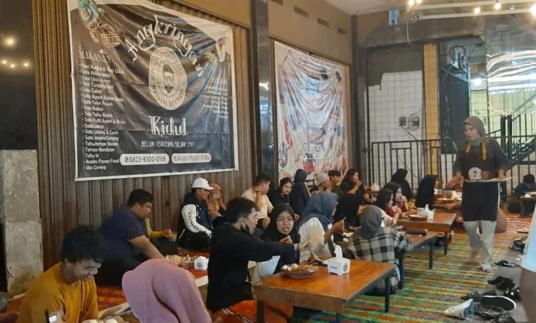 Siapa Dalang di Balik Angkringan Eksklusif Solo? Kisah Inspiratif Sang Inovator Kuliner yang Berani Beda!