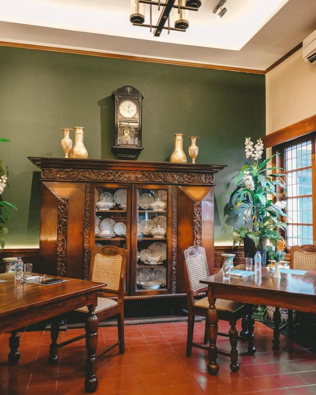 Spot Instagramable! 6 Restoran Dekat Wisata Kamuning dengan Pemandangan Paling Memukau (Cocok Buat Kencan)!